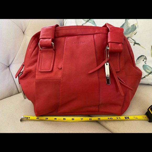 Red Leather Handbag with Shoulder Straps - Picture 7 of 8